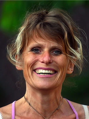 portrait d'Emmanuelle Schuler la thérapeute et enseignante de Stretching Postural